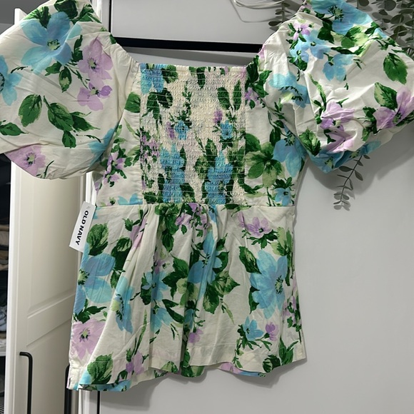 Old navy blouse NWT - Picture 4 of 4